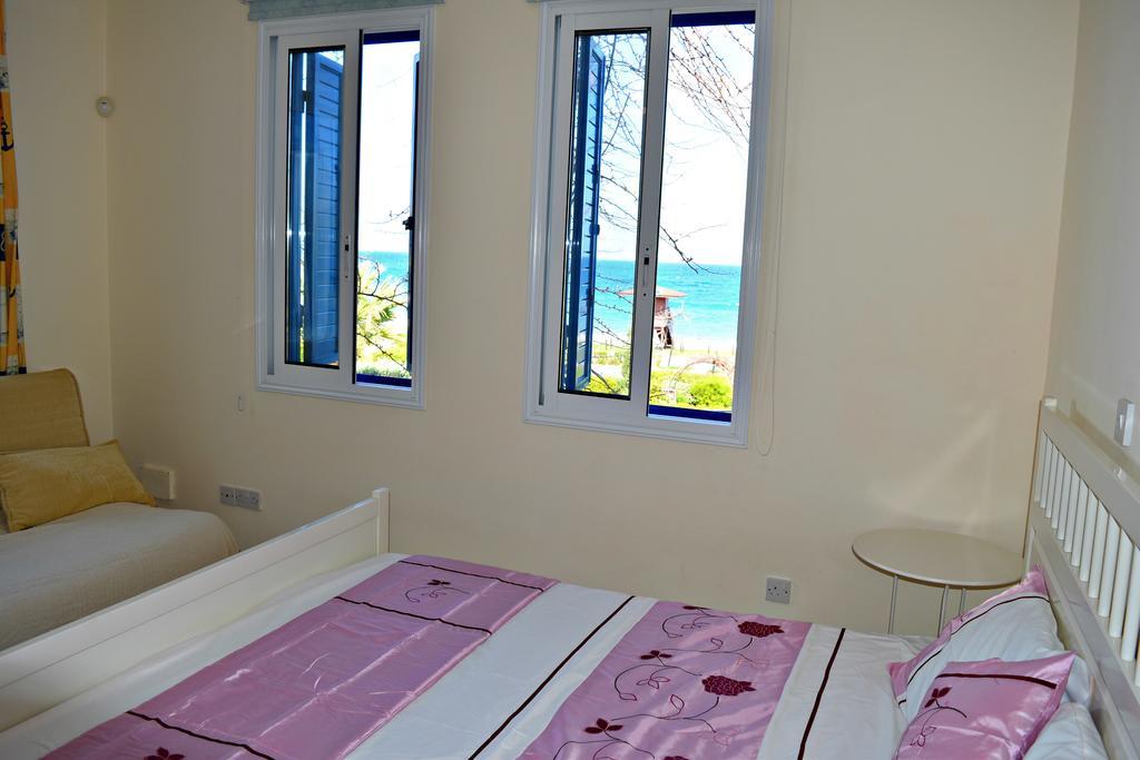 Latchi Beach Front Villa - Private Heated Pool - Amazing Uninterrupted Sea Views Polis Eksteriør bilde
