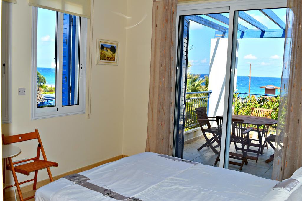 Latchi Beach Front Villa - Private Heated Pool - Amazing Uninterrupted Sea Views Polis Eksteriør bilde