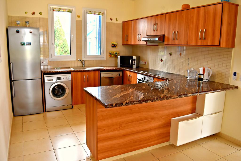 Latchi Beach Front Villa - Private Heated Pool - Amazing Uninterrupted Sea Views Polis Eksteriør bilde