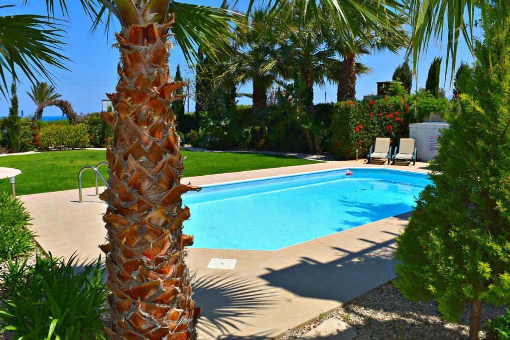 Latchi Beach Front Villa - Private Heated Pool - Amazing Uninterrupted Sea Views Polis Eksteriør bilde