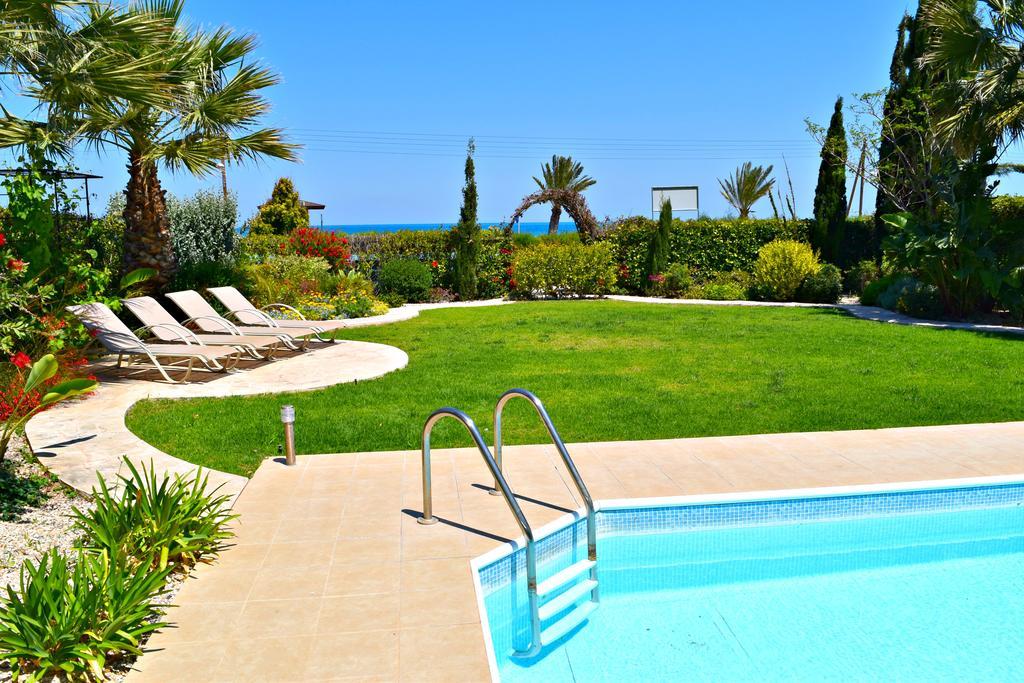 Latchi Beach Front Villa - Private Heated Pool - Amazing Uninterrupted Sea Views Polis Eksteriør bilde